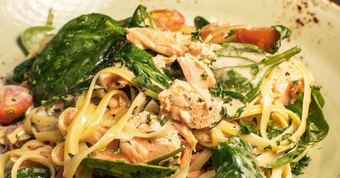 Salmon linguine