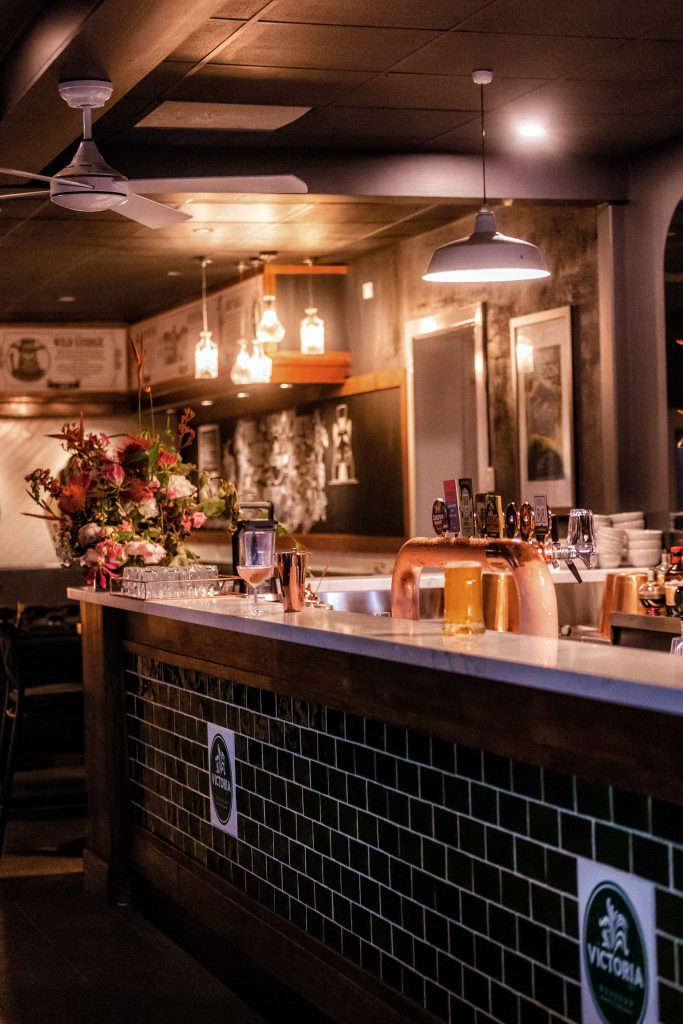 R&W Bar _071-min